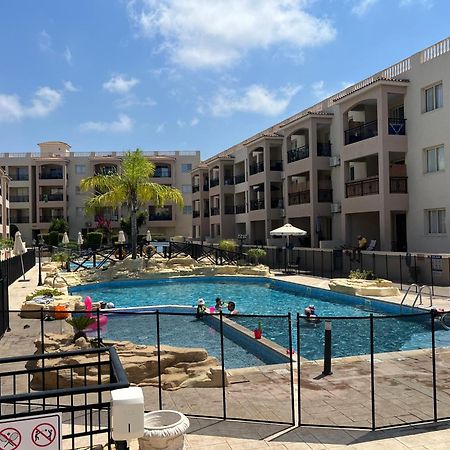 Royal Seacrest Residence Paphos Buitenkant foto