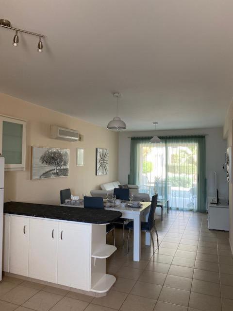 Royal Seacrest Residence Paphos Buitenkant foto