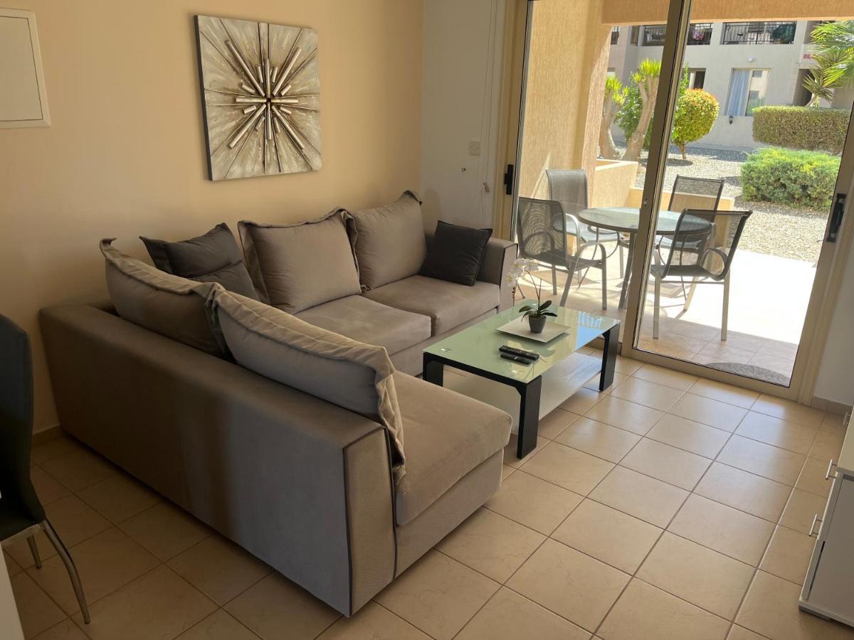 Royal Seacrest Residence Paphos Buitenkant foto