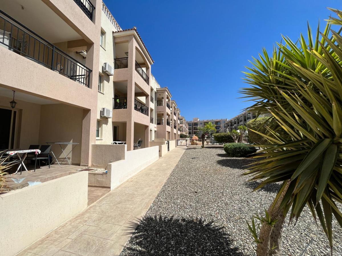 Royal Seacrest Residence Paphos Buitenkant foto
