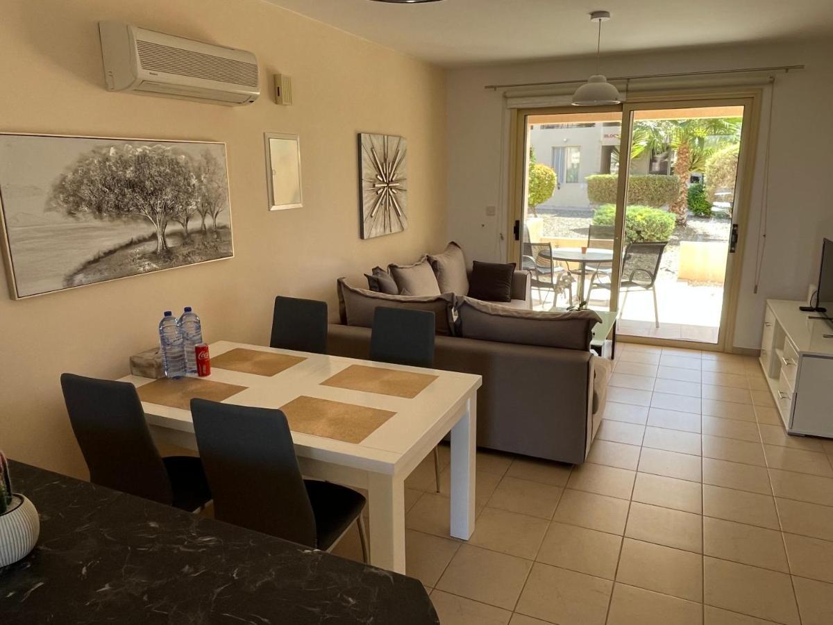 Royal Seacrest Residence Paphos Buitenkant foto