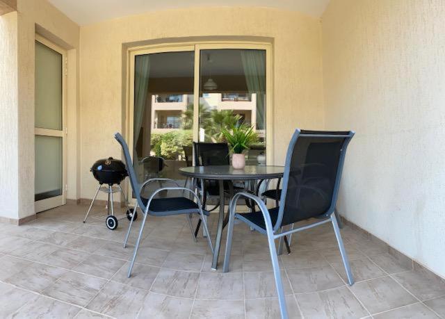 Royal Seacrest Residence Paphos Buitenkant foto