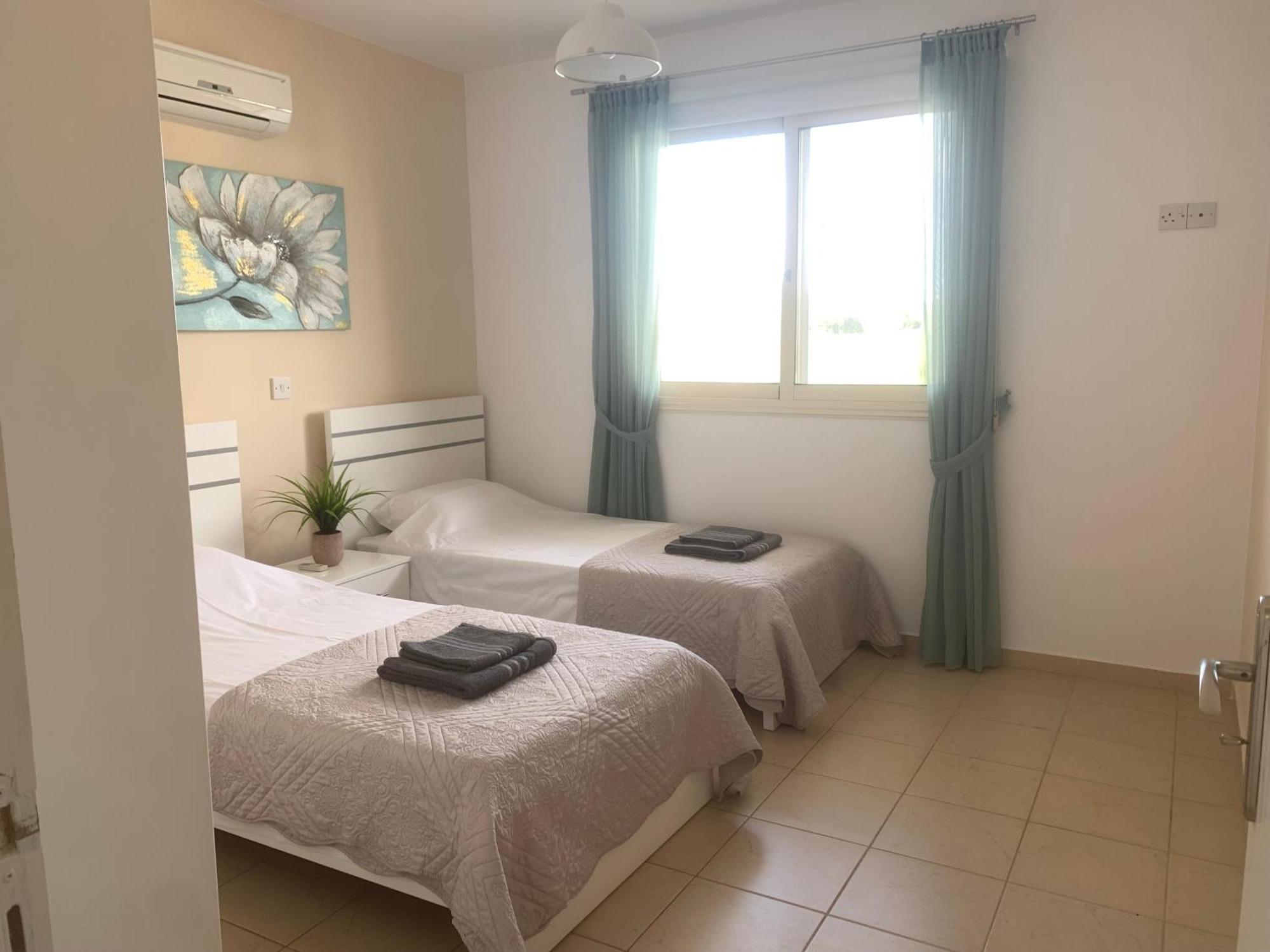 Royal Seacrest Residence Paphos Buitenkant foto