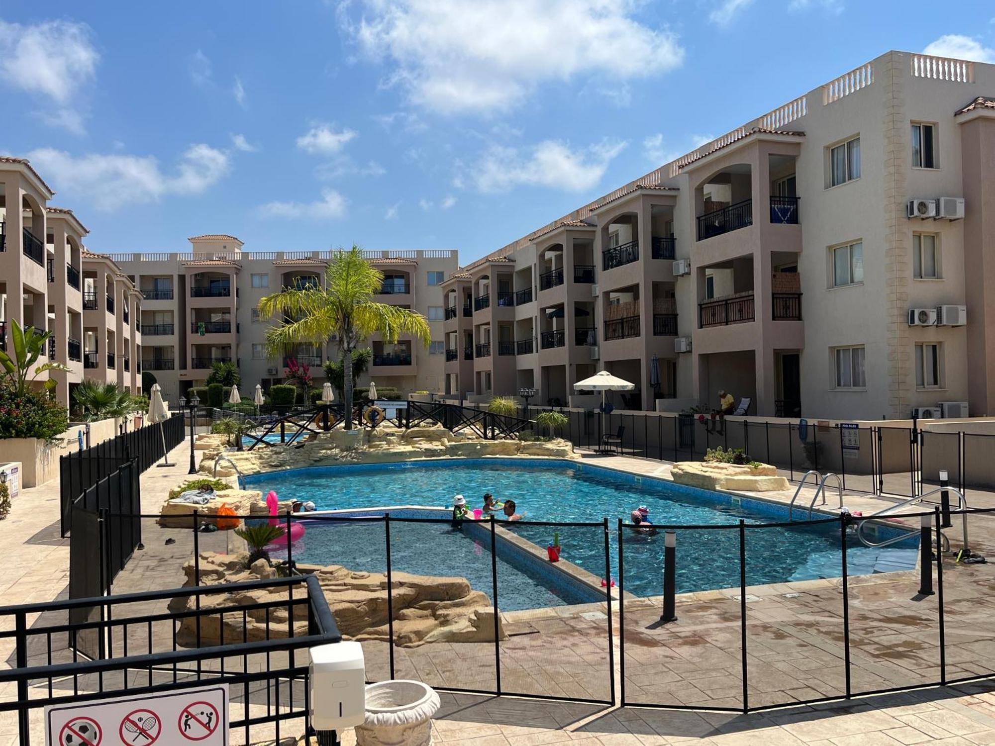 Royal Seacrest Residence Paphos Buitenkant foto